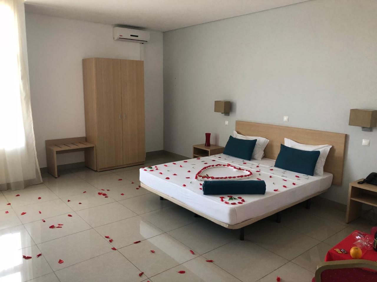 Hotel Residencial Paraiso Matola Bagian luar foto